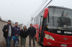 Municipio de San Antonio adquirió dos buses para el traslado de Adultos Mayores