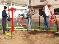 A cuidar se ha dicho Municipio repara máquinas de ejercicio al aire libre de  Av. Barros Luco