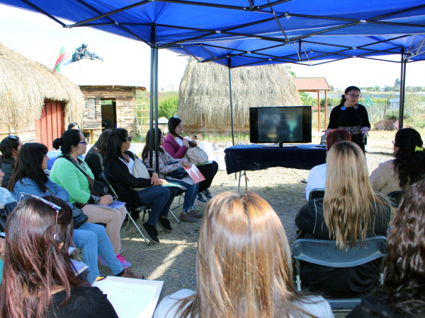 Profesionales se capacitan en jornada de enfoque intercultural