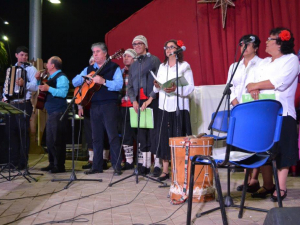 Hermosa Gala Folclórica deleitó a sanantoninos en la plaza de Llo Lleo