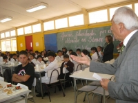 Alcalde Omar Vera desayunó con niños de escuela Cerro Placilla