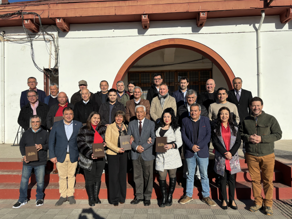 Municipalidad de San Antonio reconoce trayectoria de trabajadores radiales de la comuna