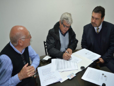 Firma escritura pre compromiso por proyecto regadío Cuncumén