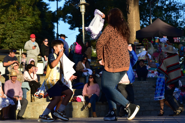 Aniversario 130: Cuecas por San Antonio se tomó la Plaza de Llolleo