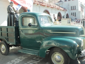 Camioneta verde de San Alberto Hurtado visitó San Antonio en el mes de la solidaridad