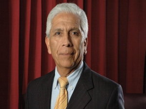 Alcalde Omar Vera representó a San Antonio