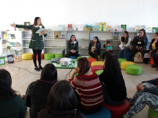 Apoderados de jardines participaron en taller de fomento lector