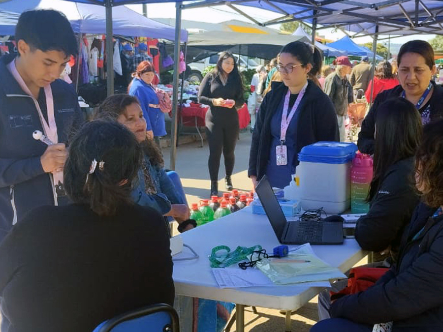    Municipio continúa realizando operativos de salud en distintas ferias y sedes vecinales de la comuna de San Antonio
