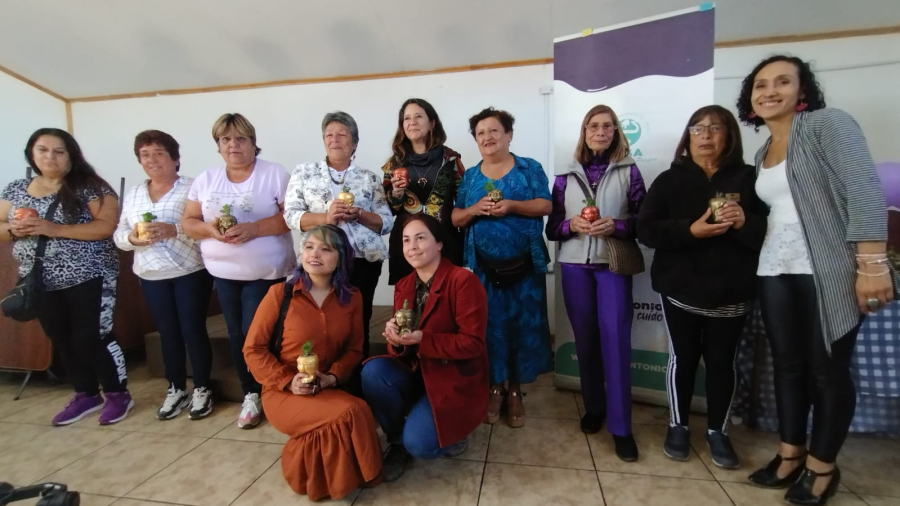 Alcaldía Ciudadana lleva el documental Mujeres, Historia y Esfuerzo del Mar a vecinas y vecinos del Barrio Las Orquídeas