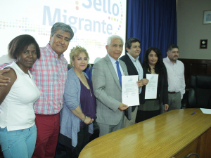Municipalidad de San Antonio firma carta para optar al Sello Migrante