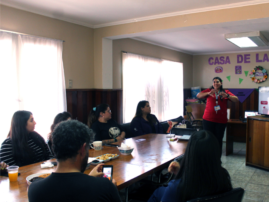 Municipalidad de San Antonio realizó charla sobre salud sexual y reproductiva para migrantes y refugiadas   