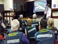 Municipio de San Antonio da a conocer a vecinos de Valparaíso su plan de emergencia en la comuna y barrios