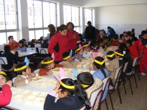 Estudiantes del Grupo Escolar de Barrancas y Javiera Carrera Verdugo almorzaron en su nuevo comedor
