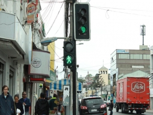 Con moderno sistema dejan “en línea directa” los semáforos de Av. Centenario