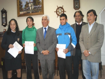 Para participar de campeonato en Argentina Entregan subvención a atletas