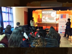 Programa Chile Crece Contigo realiza taller en establecimiento educacional sanantonino