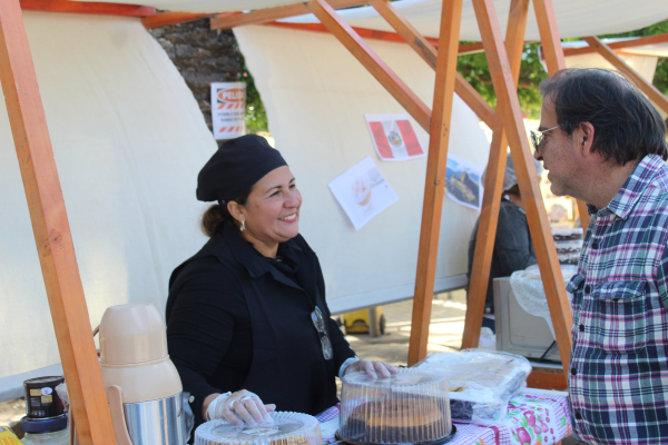 Exitoso encuentro gastronómico y de fiesta de la multiculturalidad se vivió en la Plaza de Llolleo