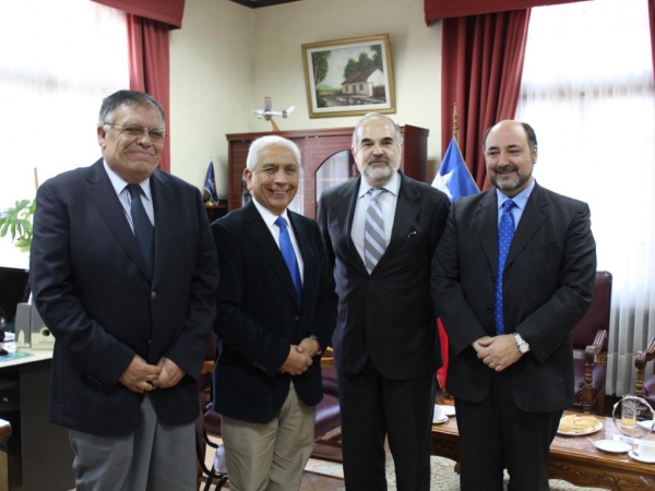 El presidente de EPSA José Luis Mardones realiza visita protocolar al Alcalde Omar Vera.