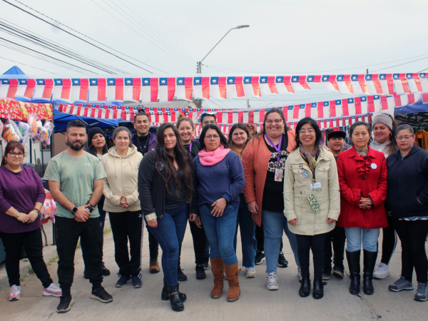 Alcald&iacute;a Ciudadana y vecinos de Cerro Alegre llevan adelante feria de emprendimiento popular