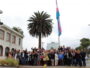 Municipio local iza la bandera trans por segundo año consecutivo   