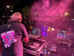 La plaza de Llolleo se llen&oacute; de alegr&iacute;a y m&uacute;sica al ritmo de los &eacute;xitos de los 80&acute;s