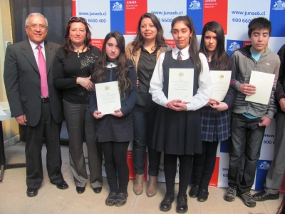 Alumnos de la comuna reciben la beca Presidente de la República