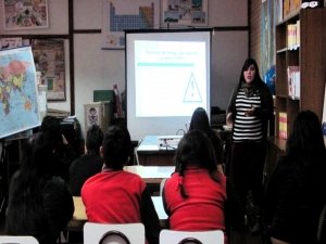 Municipalidad realiza talleres de educación sexual en Escuela España