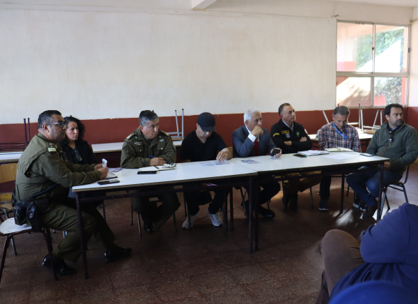 Reuni&oacute;n con vecinos de Lo Gallardo permite establecer compromisos para fortalecer la seguridad del sector  &nbsp;