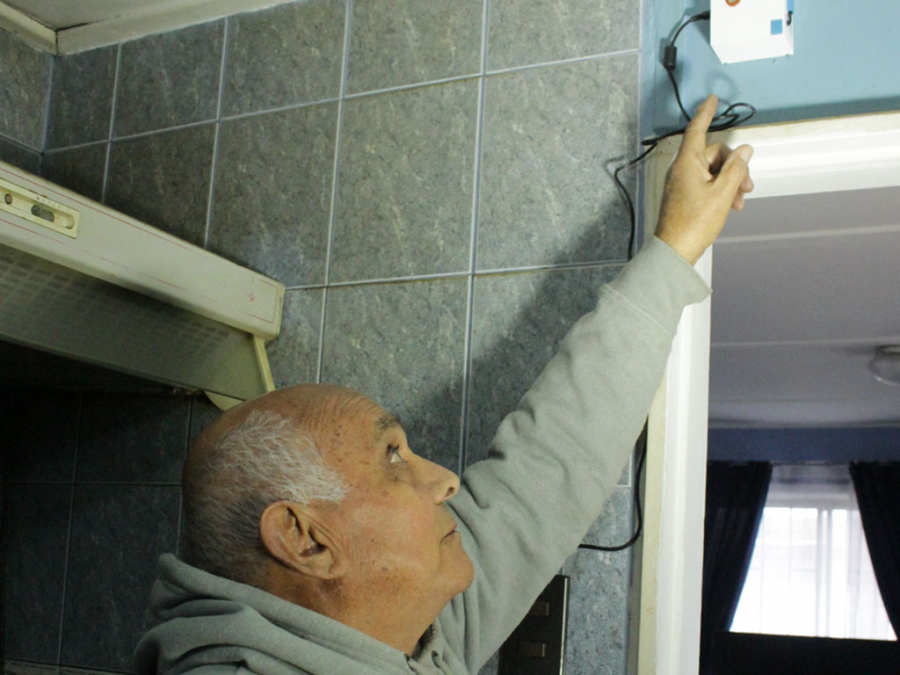 Adultos mayores de San Antonio ya cuentan con hogares inteligentes