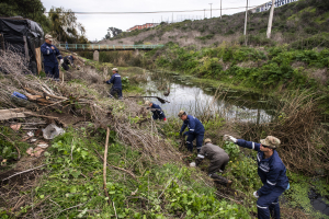 Realizan operativo de limpieza en sector del estero El Sauce