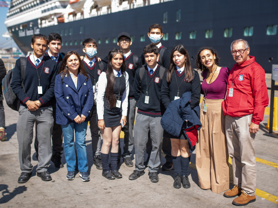 Estudiantes de San Antonio realizan recorrido dentro del crucero Oosterdam