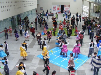 Alumnos de San Antonio lucieron lo mejor de nuestro baile nacional en la Moneda