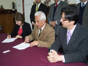 Permitirá que funcionarios se capaciten Municipio firma convenio con instituto Iacc