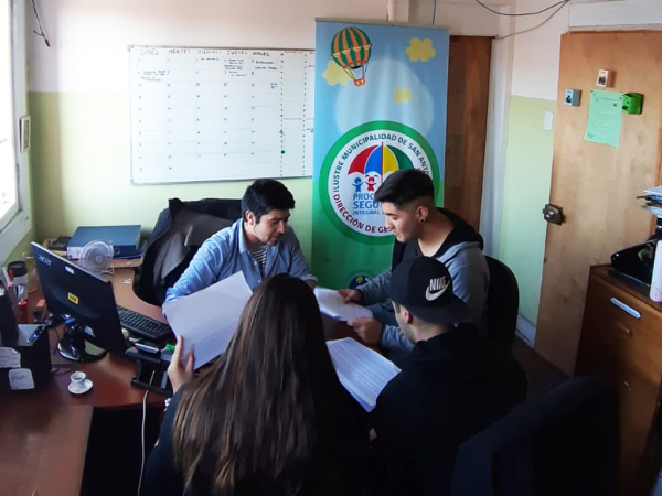 J&oacute;venes de San Antonio organizan fiesta electr&oacute;nica en el frontis del Municipio