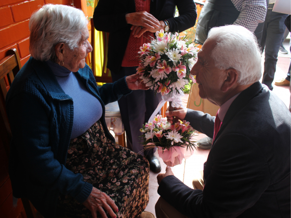 Municipalidad de San Antonio homenajea a vecinas más longevas de la comuna