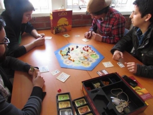 Originales juegos de mesa son promovidos por Programa de Desarrollo Juvenil de DIDECO