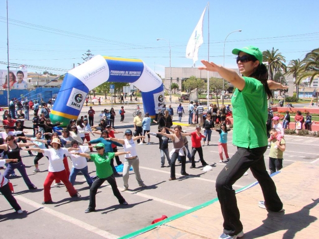 Programa Vida Sana invita a usuarios de consultorios municipales a mejorar su salud a trav&eacute;s del baile    