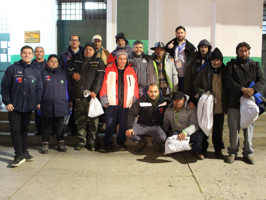 Personas en situación de calle reciben kit de abrigo térmico