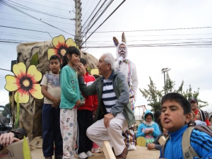 Alrededor de 22 poblaciones fueron las que visitó el conejito de pascua acompañado por el alcalde Omar Vera.