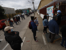 Alta demanda por vacunas contra COVID-19 en la comuna de San Antonio