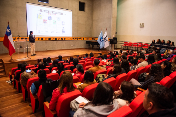 Un centenar de asistentes participaron en el Seminario de Prevenci&oacute;n del Suicidio en la comunidad Educativa