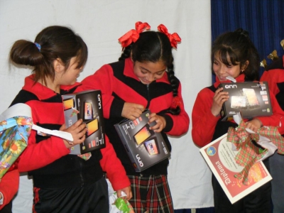 Escuela Cristo del Maipo premi&oacute; a los alumnos destacados del 2013