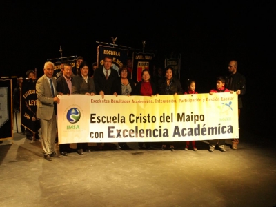 Alcalde y DAEM entregan reconocimiento a escuelas de Excelencia Acad&eacute;mica