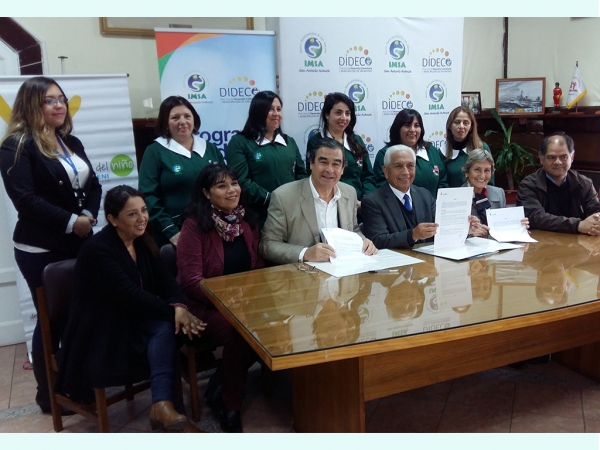 Municipio de San Antonio firma convenio con Fundaci&oacute;n Ciudad del Ni&ntilde;o