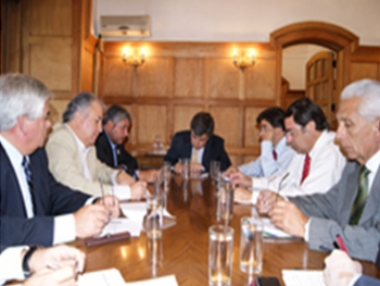 Municipios eval&uacute;an con subdere avances de los compromisos presidenciales