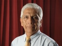 Alcalde Omar Vera invita a j&oacute;venes a postular a Beca Universitaria completa