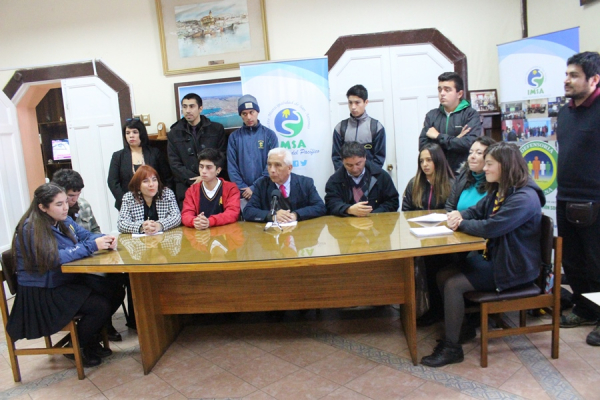 Municipalidad de San Antonio invita a establecimientos educacionales a participar de la 2&deg; versi&oacute;n de los Debates Interescolares 2018