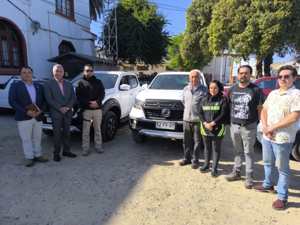 Municipalidad de San Antonio incorpora dos nuevas camionetas para Seguridad P&uacute;blica